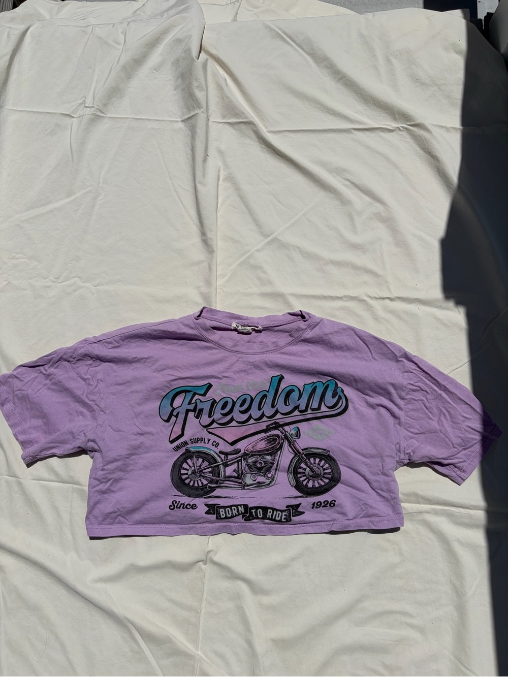 Freedom Graphic Cropped Tee - Lavender